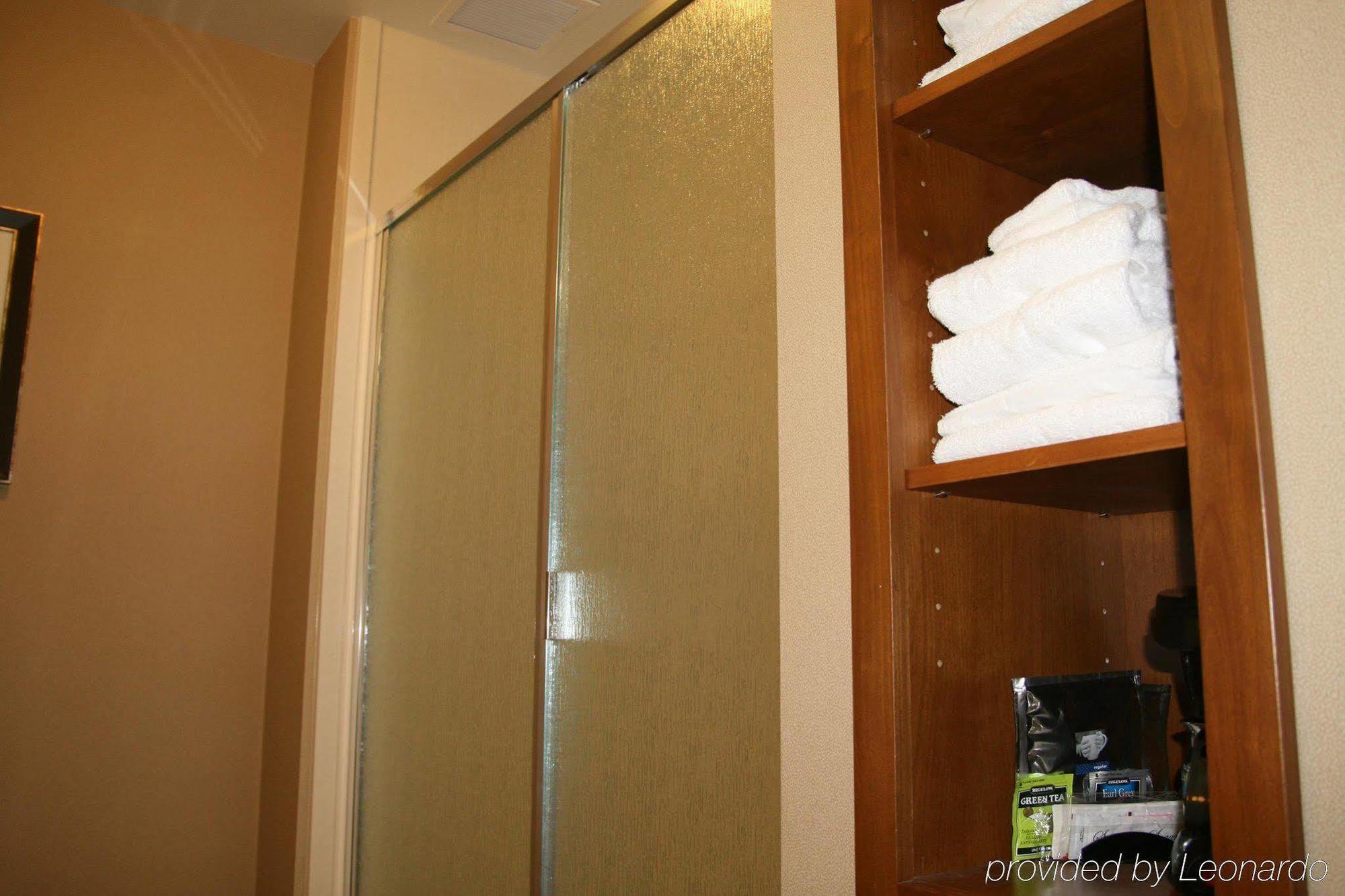 Hampton Inn & Suites Lodi Pokoj fotografie